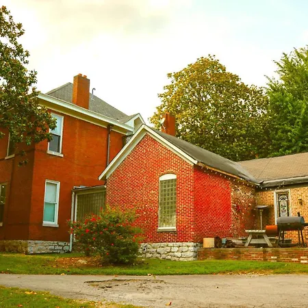 Holiday home The Magnolia Mansion 6 Minutes To Broadway On 4 Acres