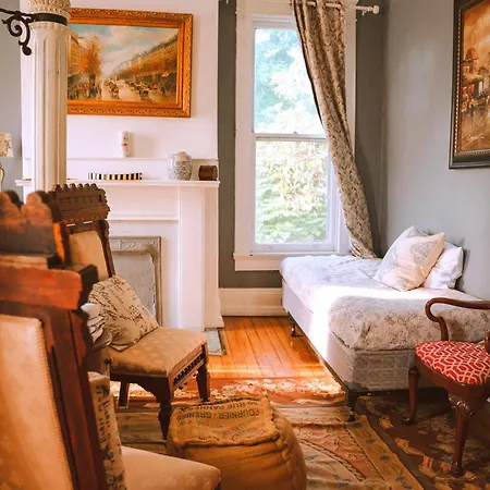 The Magnolia Mansion 6 Minutes To Broadway On 4 Acres Holiday home *