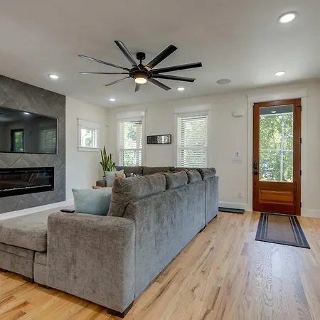 Holiday home Sleek & Convenient East