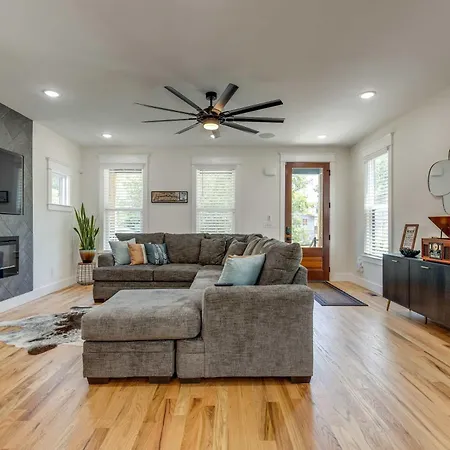Sleek & Convenient East *