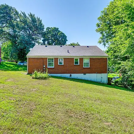 7 Mi To Dtwn: W/ Spacious Yard In Holiday home Nashville