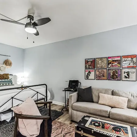 Trendy For 4 With Community Pool Holiday home *