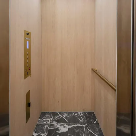 New Luxury With Rooftop Heated Pool-sleeps 12 Nashville