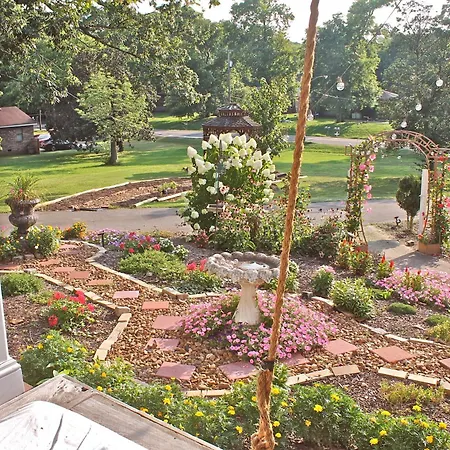 The Magnolia Mansion 6 Minutes To Broadway On 4 Acres Holiday home
