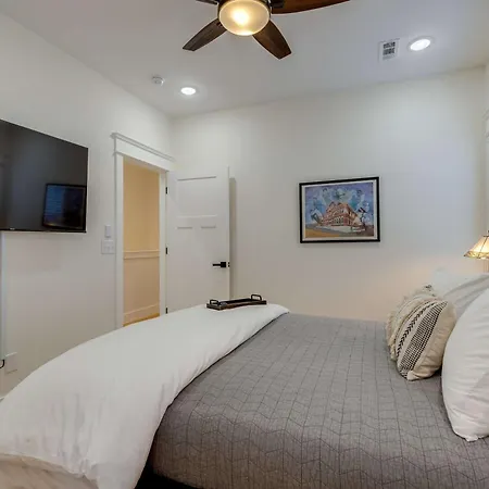 Holiday home Sleek & Convenient East