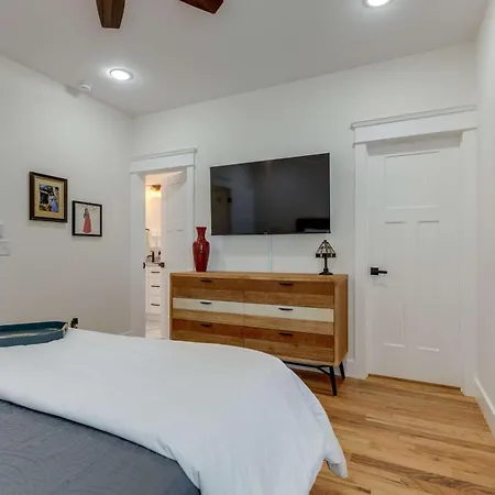 Sleek & Convenient East Holiday home Nashville