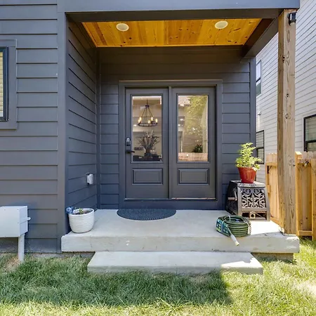 Sleek & Convenient East *