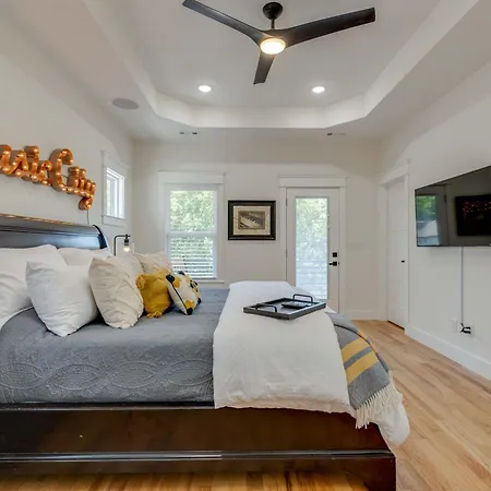 Sleek & Convenient East