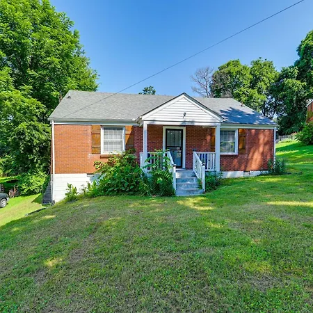7 Mi To Dtwn: W/ Spacious Yard In Holiday home *