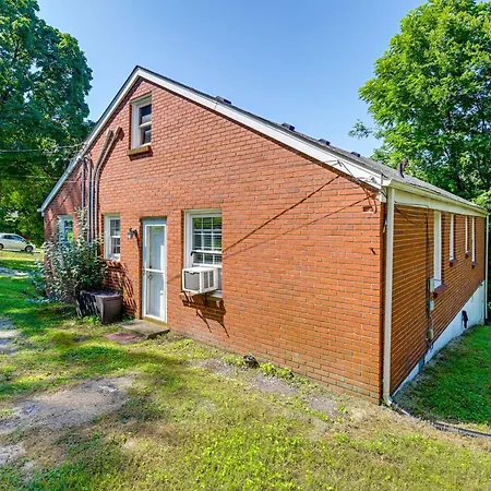 7 Mi To Dtwn: W/ Spacious Yard In Holiday home