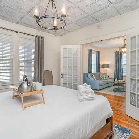 - 1815 Pearl St * Nashville
