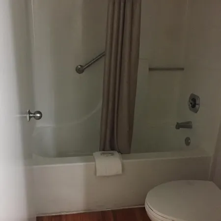 Hotel 6-nashville, Tn - Airport 3*
