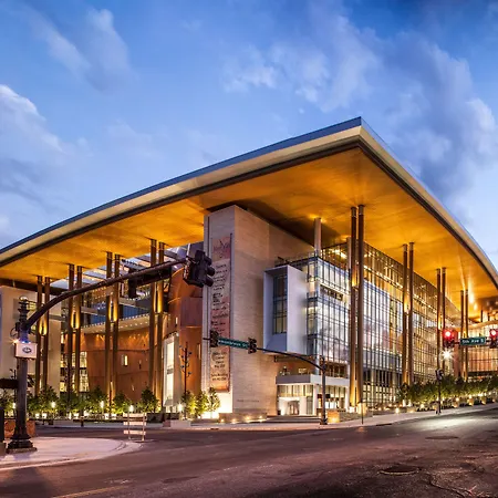 Doubletree By Hilton Downtown 4*