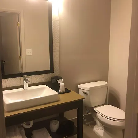 Country & By Radisson, Airport East, Tn