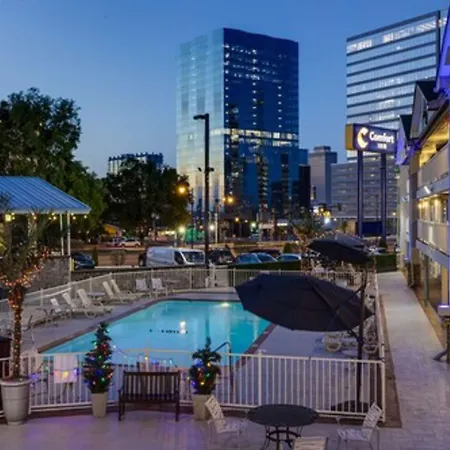 Comfort Downtown - Music Center 4*