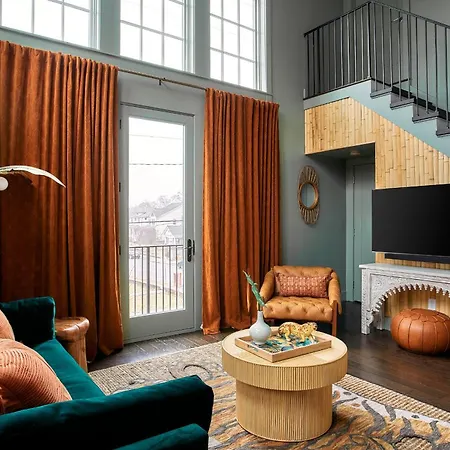 Upscale 12 South Penthouse With 2 Kings, Balcony 1 Of 7 Themed Lofts At Cowrite, Find Coffee And Tacos Downstairs, Complimentary Spin Class, Walk To Shopping In 12 South, 10 Minutes To Broadway, Parking, 24 Hr Hospitality * Nashville