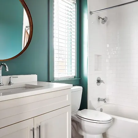 Upscale 12 South Penthouse With 2 Kings, Balcony 1 Of 7 Themed Lofts At Cowrite, Find Coffee And Tacos Downstairs, Complimentary Spin Class, Walk To Shopping In 12 South, 10 Minutes To Broadway, Parking, 24 Hr Hospitality Apartment Nashville