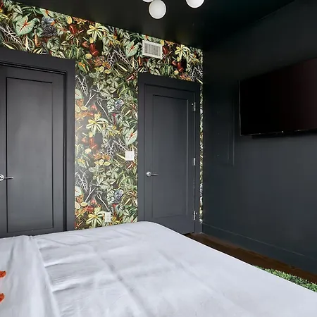 Upscale 12 South Penthouse With 2 Kings, Balcony 1 Of 7 Themed Lofts At Cowrite, Find Coffee And Tacos Downstairs, Complimentary Spin Class, Walk To Shopping In 12 South, 10 Minutes To Broadway, Parking, 24 Hr Hospitality * Nashville