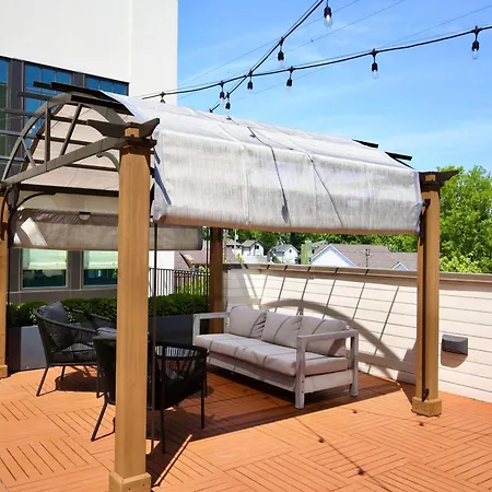 Apartment Upscale 12 South Penthouse With 2 Kings, Balcony 1 Of 7 Themed Lofts At Cowrite, Find Coffee And Tacos Downstairs, Complimentary Spin Class, Walk To Shopping In 12 South, 10 Minutes To Broadway, Parking, 24 Hr Hospitality *