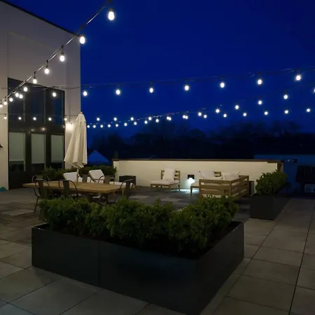 Upscale 12 South Penthouse With 2 Kings, Balcony 1 Of 7 Themed Lofts At Cowrite, Find Coffee And Tacos Downstairs, Complimentary Spin Class, Walk To Shopping In 12 South, 10 Minutes To Broadway, Parking, 24 Hr Hospitality Apartment