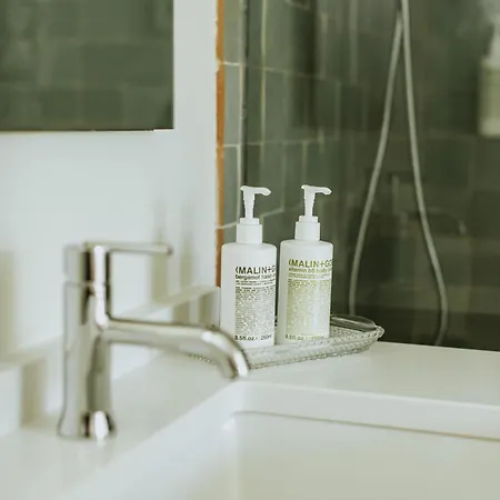 Storybook - Perfect For Couples And Solo Travelers Apartment *