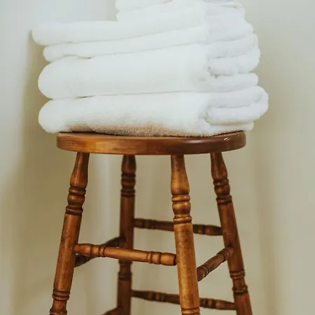 Apartment Storybook - Perfect For Couples And Solo Travelers