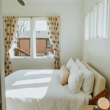 Apartment Storybook - Perfect For Couples And Solo Travelers Nashville