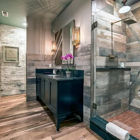 The Producers Loft Apartment *