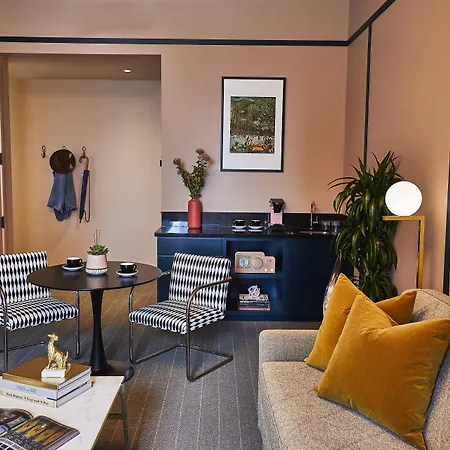 Hotel Fairlane 4*