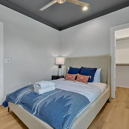 Double Treble - 2 Townhomes - Private Rooftops Holiday home Nashville