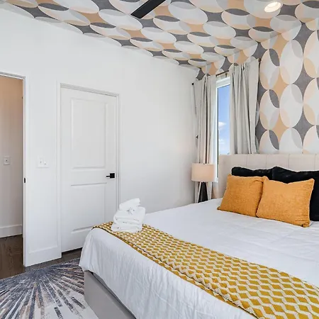 Melody Row-2 Unit Combo W/hot Tub-mins To Broadway Holiday home *