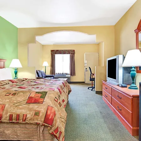 Hotel Super 8 By Wyndham Near Downtown / I-40 Nashville