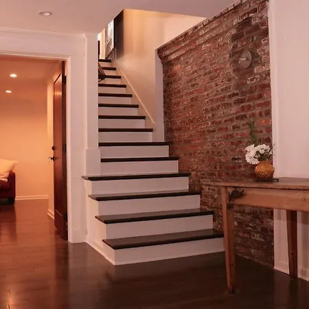 Belmont Blvd Bed & Breakfast 3*