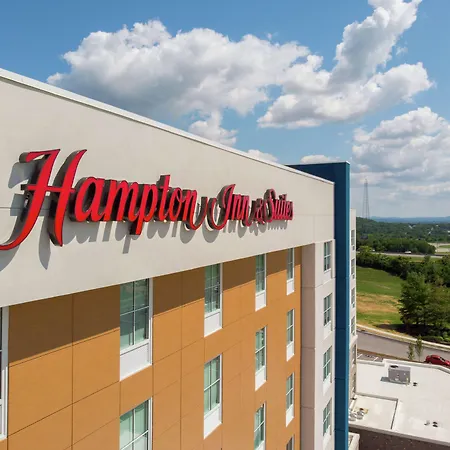 Hotel Hampton & By Hilton North Skyline
