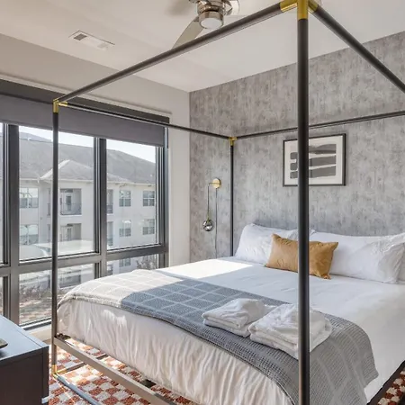 Sleeps 18 3 Modern Midtown W Gym Pool Walkable To Shops Eats Holiday home Nashville