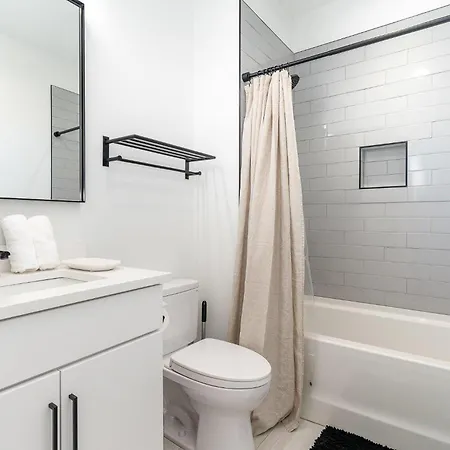 Holiday home Melody Row-2 Unit Combo W/hot Tub-mins To Broadway