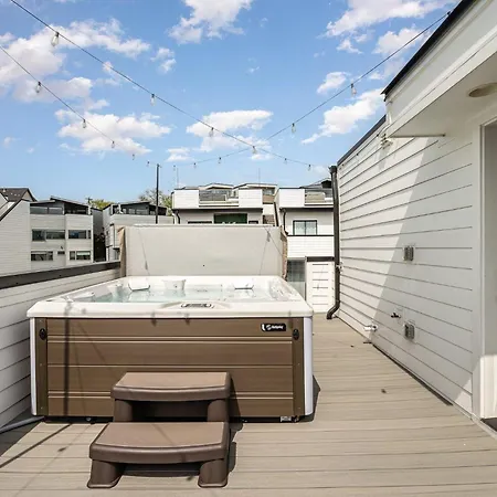 Holiday home Melody Row-2 Unit Combo W/hot Tub-mins To Broadway *