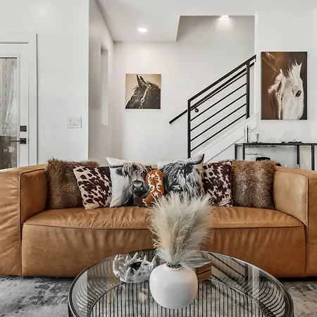 Spacious - 2 Homes, 15 Guests Holiday home Nashville