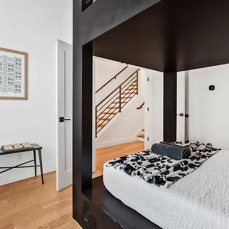 Spacious - 2 Homes, 15 Guests * Nashville