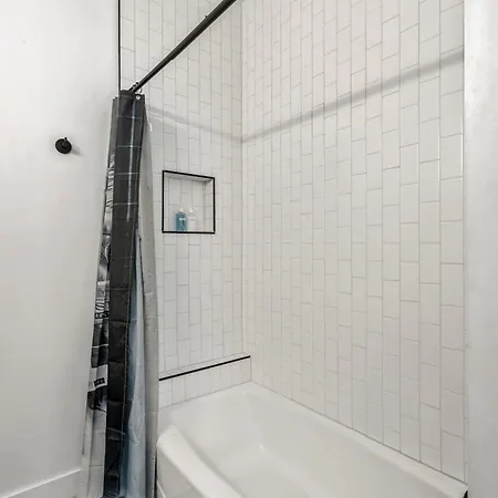Spacious - 2 Homes, 15 Guests *