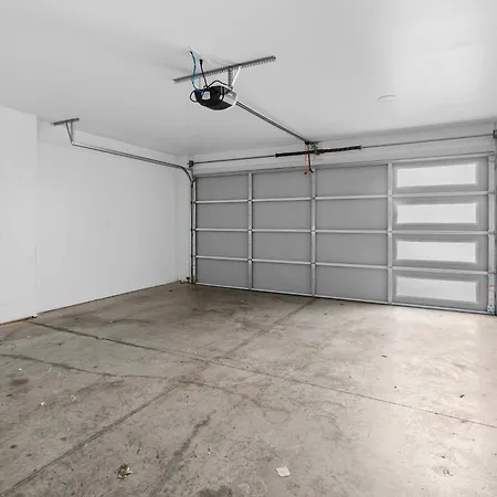 Spacious - 2 Homes, 15 Guests Nashville