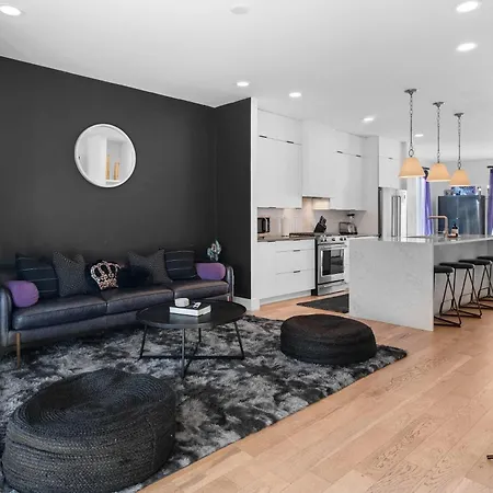 Spacious - 2 Homes, 15 Guests *