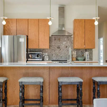 Hearth And Hideout By Avantstay Holiday home