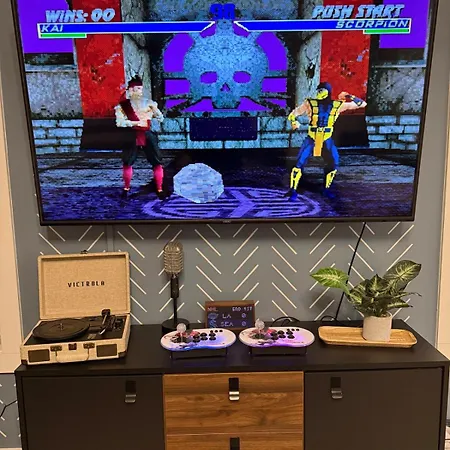 Speakeasy Game Room, Hot Tub, Fire Pit, King Bed - Close To Downtown