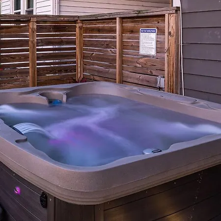 Speakeasy Game Room, Hot Tub, Fire Pit, King Bed - Close To Downtown