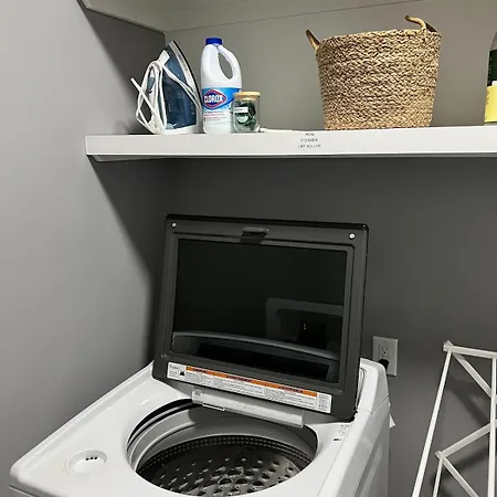 Speakeasy Game Room, Hot Tub, Fire Pit, King Bed - Close To Downtown *