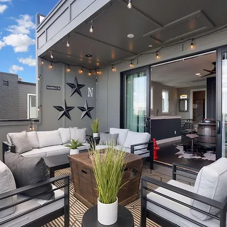 2 Homes! Broadway Views, Rooftops & Karaoke * Nashville