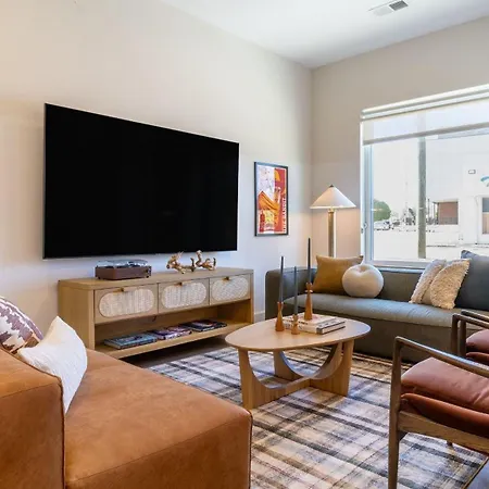 Conway: 3 Units By Avantstay * Nashville