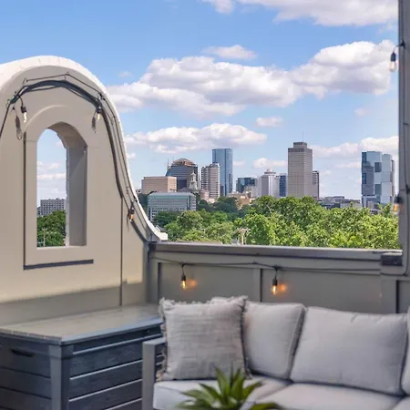 Holiday home 2 Homes! Broadway Views, Rooftops & Karaoke Nashville