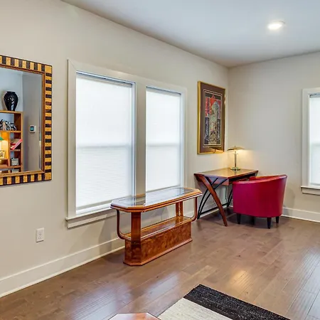 6 Mi To Broadway: Townhome W/ Balcony! Holiday home